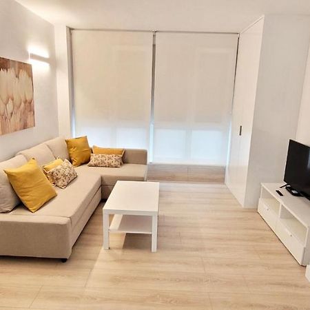 Cozy White Home In Гечо Екстериор снимка