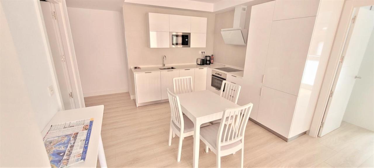 Cozy White Home In Гечо Екстериор снимка