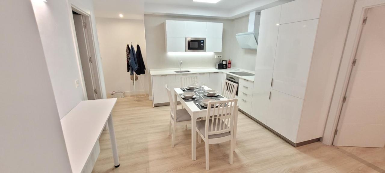 Cozy White Home In Гечо Екстериор снимка