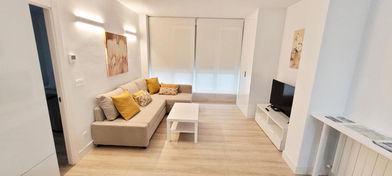 Cozy White Home In Гечо Екстериор снимка